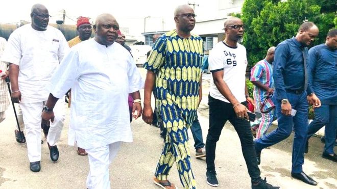 Fayose don free from EFCC cell afta two weeks
