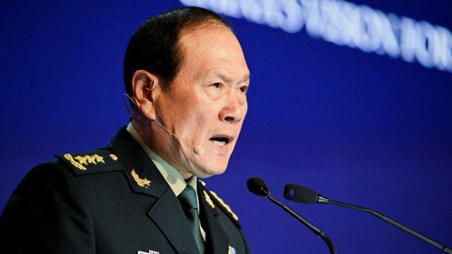 El ministro de Defensa de China, Wei Fenghe, habala en la plenaria del Diálogo Shangri-La Dialogue en Singapur, el 12 de junio de 2022.