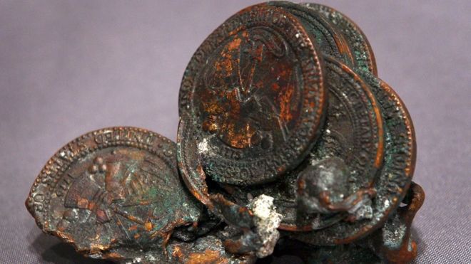 Monedas derretidas por el calor durante los ataques del 9/11