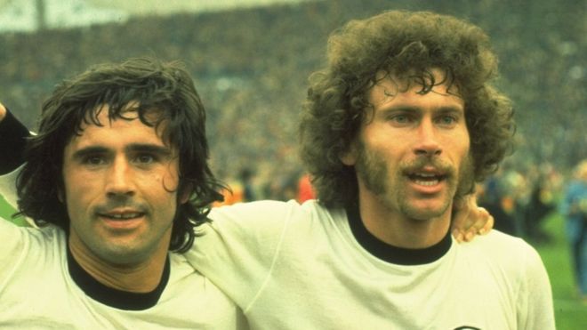 Gerd Muller (ltrÃ¡i) vÃ  Gerd Breitner (pháº£i)