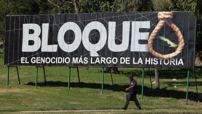 Valla publicitaria en Cuba contra el bloqueo.
