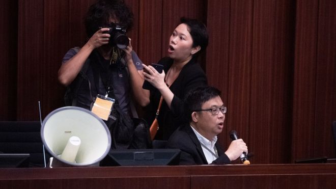 涂谨申担任主席的法案委员会获泛民主派议员支持,但不获建制派议员承认。