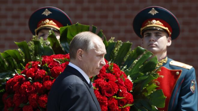 El presidente de Rusia, Vladimir Putin, asiste a una conmemoración de la Segunda Guerra Mundial, 22 de junio, 2016