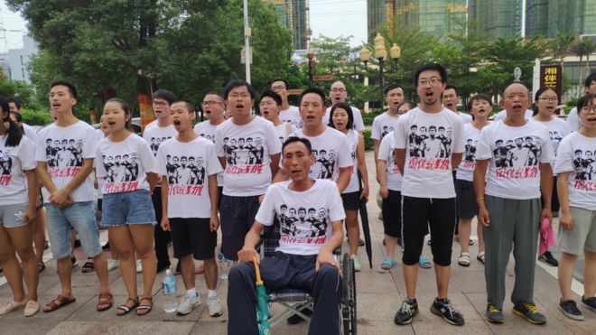 岳昕透露，目前声援团已增加到50多人，学生大概占了一半多，其余包括左翼网友、佳士厂工人以及临近厂的工人。