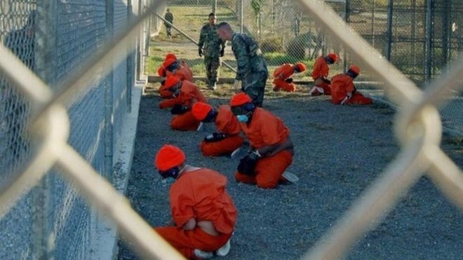 Заключенные в заливе Гуантанамо (файл фото)