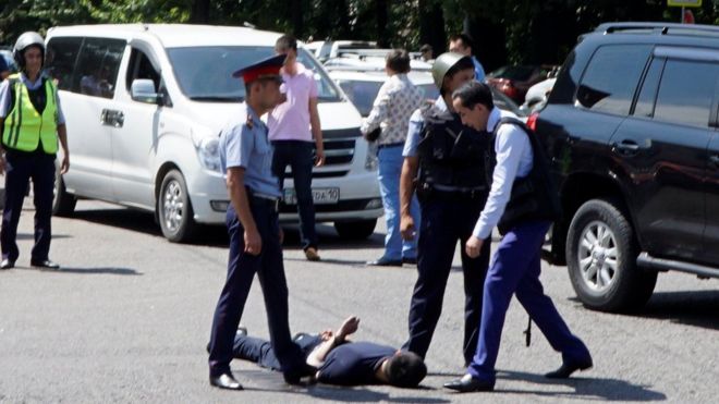 Задержание подозреваемого в нападении на полицейских Алма-Ате