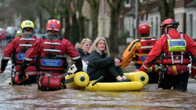 Спасение от наводнения в Камбрии