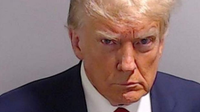тюремное фото Трампа