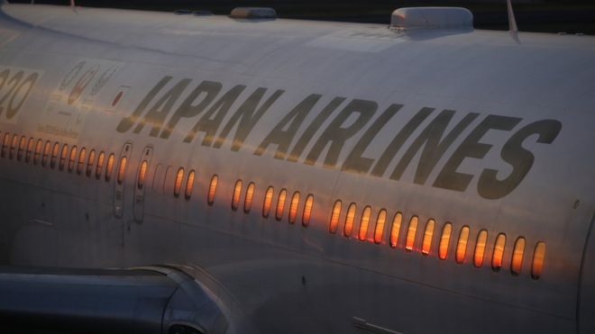 Самолет JAL был замечен в аэропорту Ханэда в Токио, Япония, 9 февраля 2018 года.