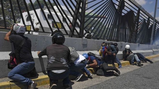 Militantes se refugian.