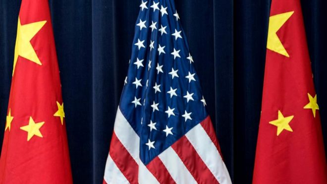 Китайские и американские флаги