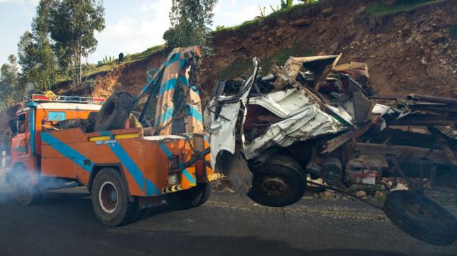 በቡታጅራ የትራፊክ አደጋ የገጠመው መኪና እየተጎተተ