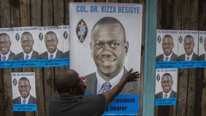 Д-р Безидже решил уйти в отставку, чтобы бросить вызов действующему президенту Йовери Мусевени после того, как по всей стране он попросил его вернуться и бросить вызов президенту на выборах 2016 года.