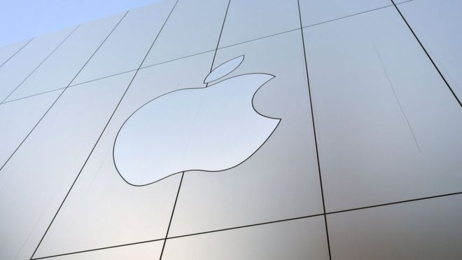 Логотип Apple можно увидеть на внешней стороне магазина Apple в Сан-Франциско, штат Калифорния.