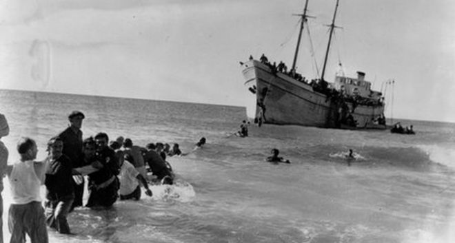 Еврейские беженцы прибывают в Хайфу на борту ВС ООН в феврале 1948 года