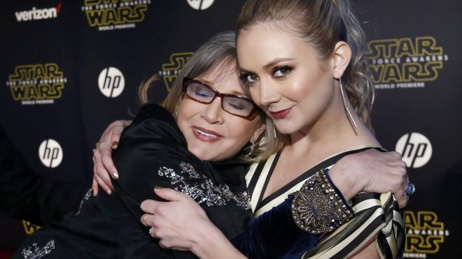 Las actrices Carrie Fisher y Billie Lourd en el estreno de 