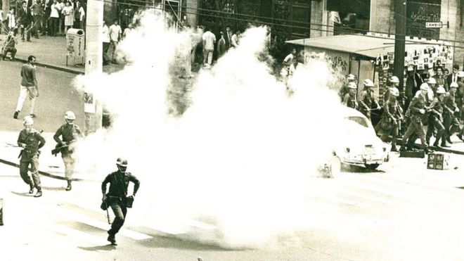 PM reprime confronto entre estudantes da USP e Mackenzie na região central, em 1968