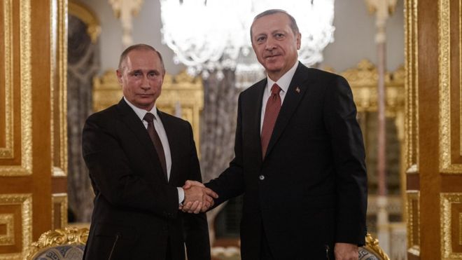 Vladimir Putin və Recep Tayyip Erdoğan Rusiya prezidentinin İstanbula səfəri ərəfəsində keçirilən mətbuat konfransı (10 oktyabr 2016)