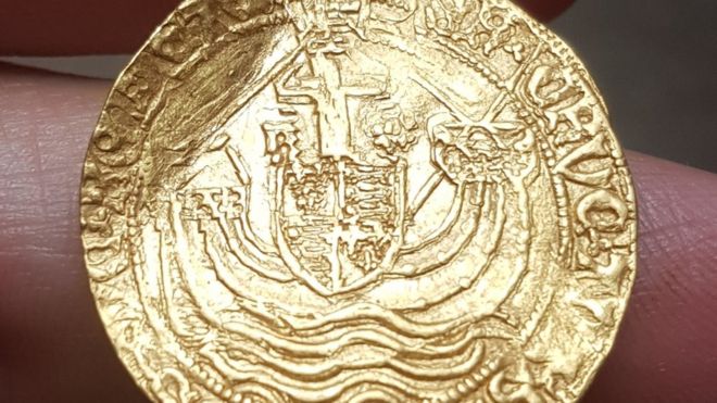 Золотая монета, найденная детективом из Дербишира
