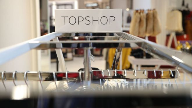 Логотип Topshop на одежде