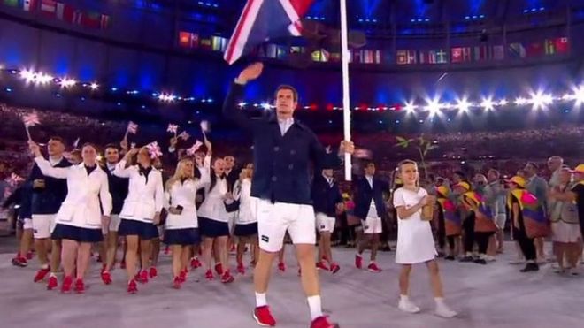 Andy Murray leads GB into the stadium