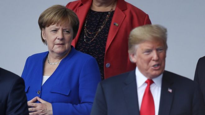 Thá»§ tưá»ng Äức Angela Merkel và Tá»ng thá»ng Mỹ Donald Trump dá»± lá»
khai mạc Hội nghá» Thượng Äá»nh NATO á» Brussels hôm 11/7.