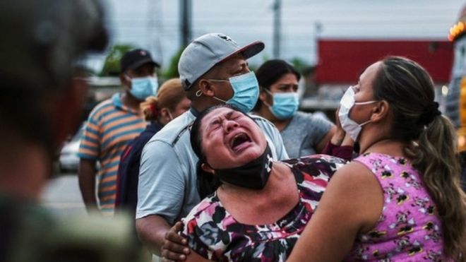 Ecuador: al menos 116 muertos en una cárcel de Guayaquil en enfrentamientos  entre bandas rivales con granadas y decapitaciones - BBC News Mundo