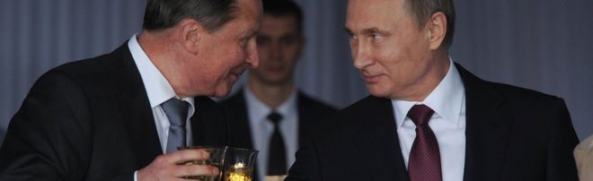 Президент России Владимир Путин (справа) и Сергей Иванов (слева)