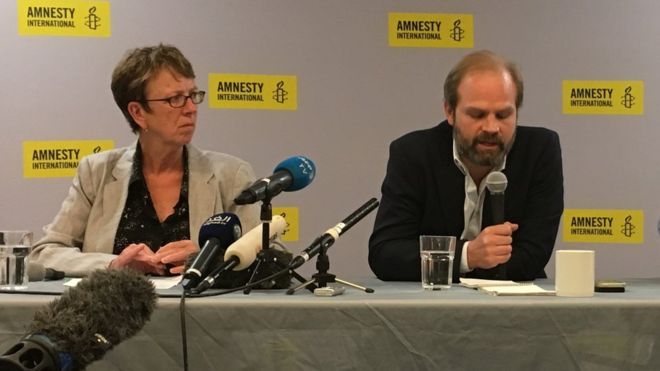 Uluslararası Af Örgütü'nün İngiltere Direktörü Kate Allen (solda) ve Uluslararası Af Örgütü Avrupa ve Orta Asya Direktörü John Dalhuisen
