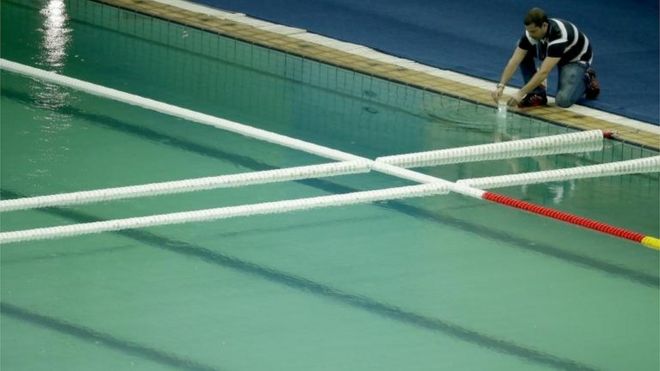La piscina cuya agua se puso verde se encuentra en el Centro Acuático María Lenk.