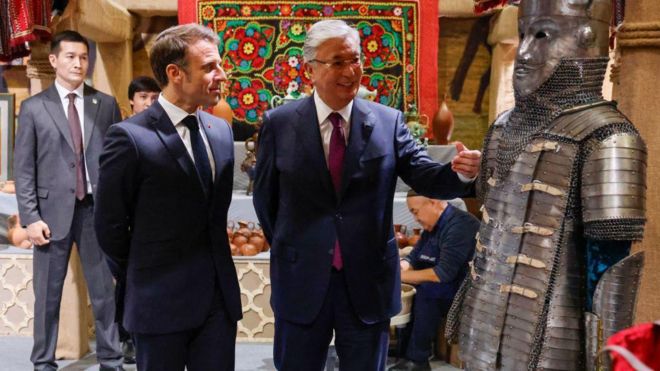 макрон и токаев