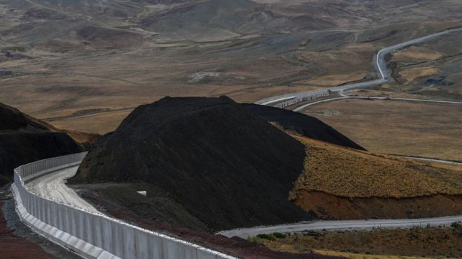 Türkiye'nin Doğu sınırına yapılan sınır duvarı