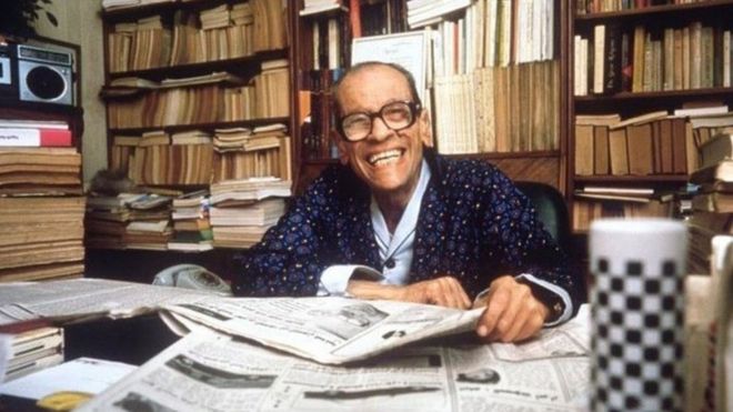 En 1988, l’Égyptien Naguib Mahfouz. auteur arabe engagé, est le lauréat du Prix Nobel de littérature.