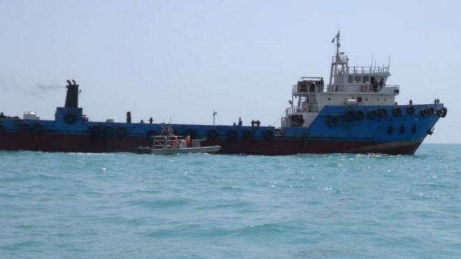 خبرگزاری ایرنا این عکس را همراه خبر توقیف این کشتی خارجی منتشر کرده است