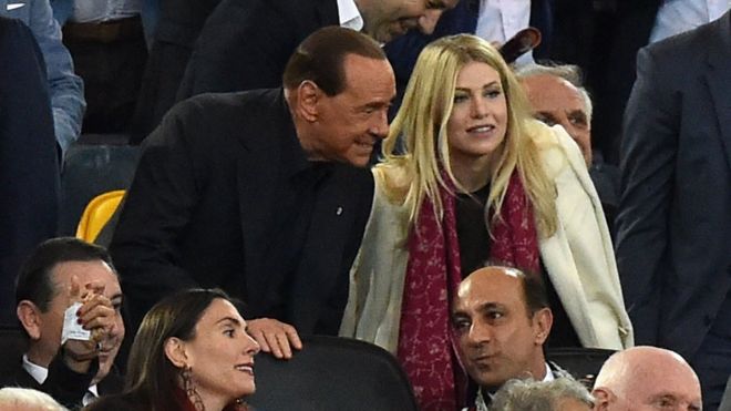 Барбара Берлускони смотрит AC Milan с отцом Сильвио