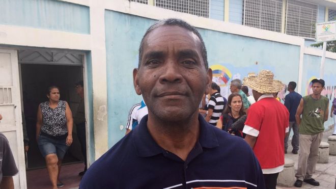 Хоакин Михарес, местный проправительственный кандидат в Эль-Матадеро в восточном Каракасе