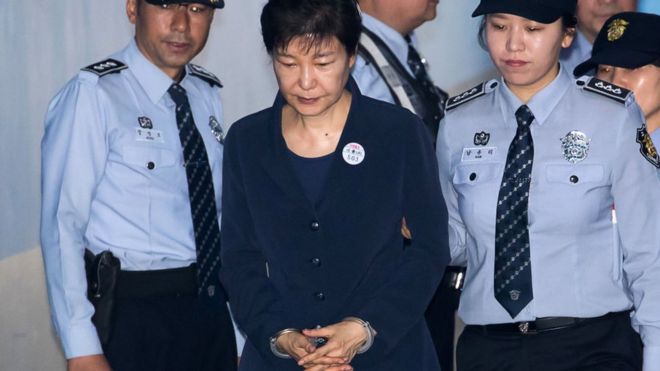 Пак Кын Хе прибыла в суд в Сеуле (23 мая 2017 г.)