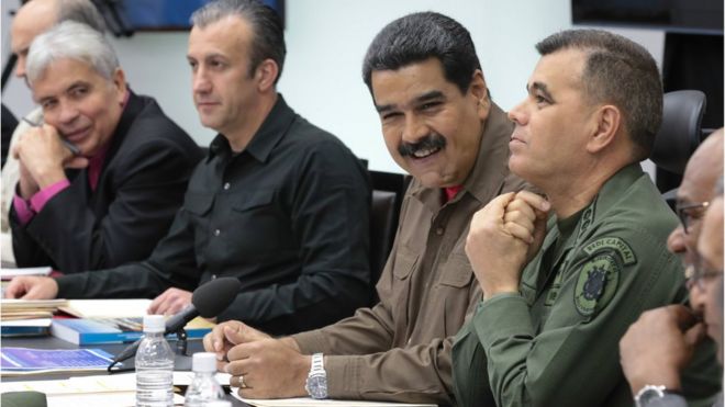 Nicolás Maduro en reunión con sus ministros.
