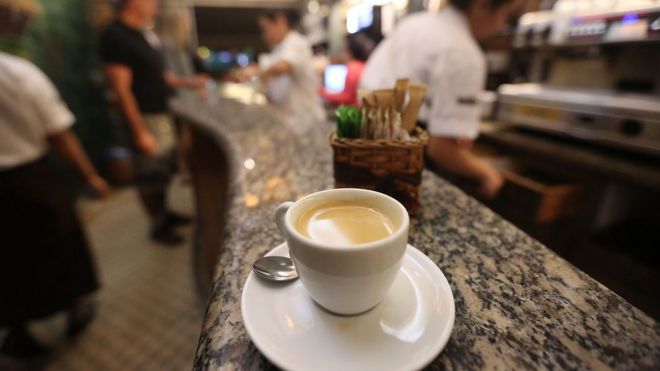 Кофе на прилавке кафе в Рио-де-Жанейро