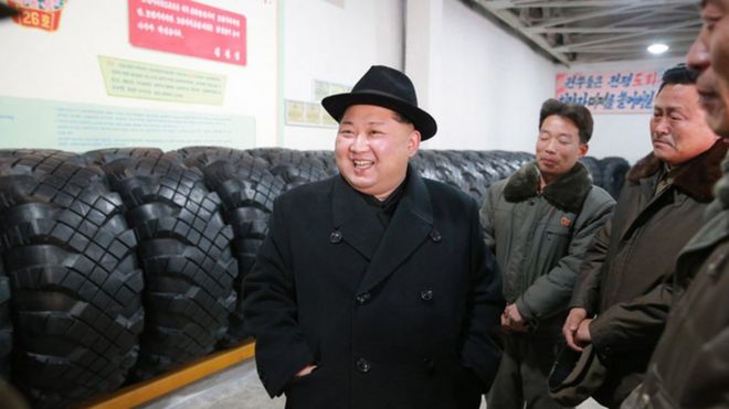 Ким Чен Ын на шинном заводе Амнокганг