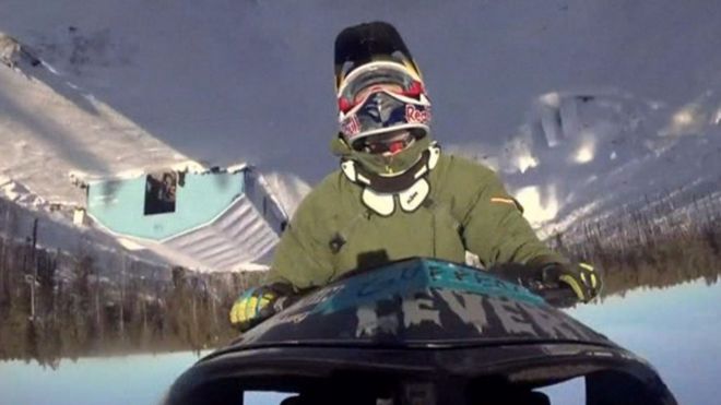 Шведский спортсмен Дэниел Бодин выполнил первое двойное обратное сальто на снегоходе.
