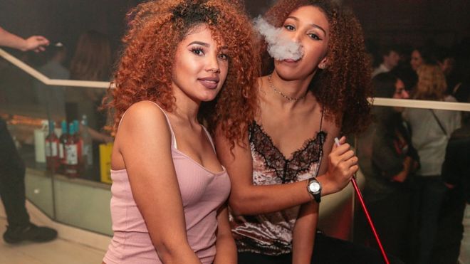Girl dey smoke shisha
