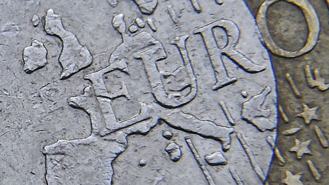 Деталь карты Европы видно на монете евро