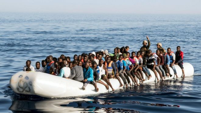 Лодка-мигрант у побережья Ливии, 27 июня 17