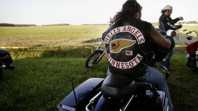 Участники Hells Angels на велосипедах Harley-Davidson в Иллинойсе, США. Фото из файла