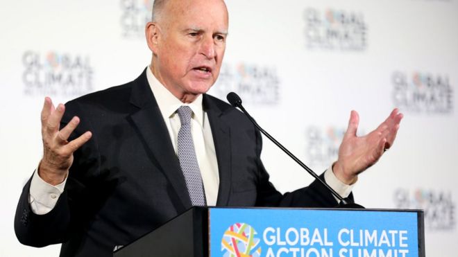 Губернатор Калифорнии Джерри Браун выступает на пресс-конференции, состоявшейся на Всемирном саммите по борьбе с изменением климата в Сан-Франциско, Калифорния, в четверг, 13 сентября 2018 года