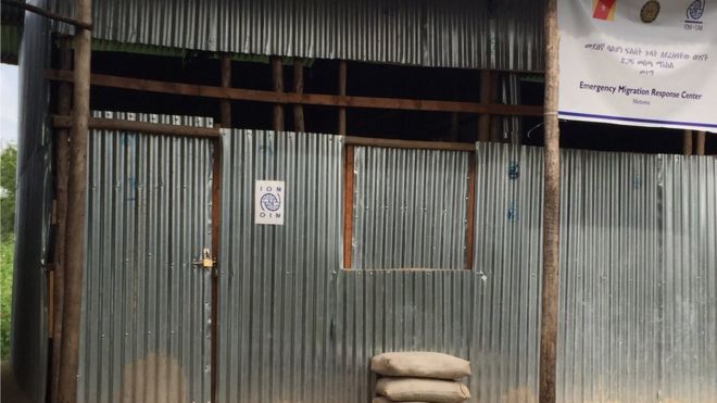 Запертая дверь офиса МОМ в Метеме, Эфиопия