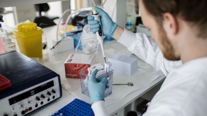 Pesquisador dinamarquês trabalha no desenvolvimento de uma vacina que poderia ser testada dentro de nove meses