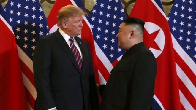 Президент США Дональд Трамп и северокорейский лидер Ким Чен Ын встретились во время второго саммита США-Северная Корея в отеле Metropole в Ханое, Вьетнам, 27 февраля 2019 года
