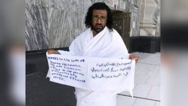رجل يمني "يهدي العمرة لروح الملكة إليزابيث"